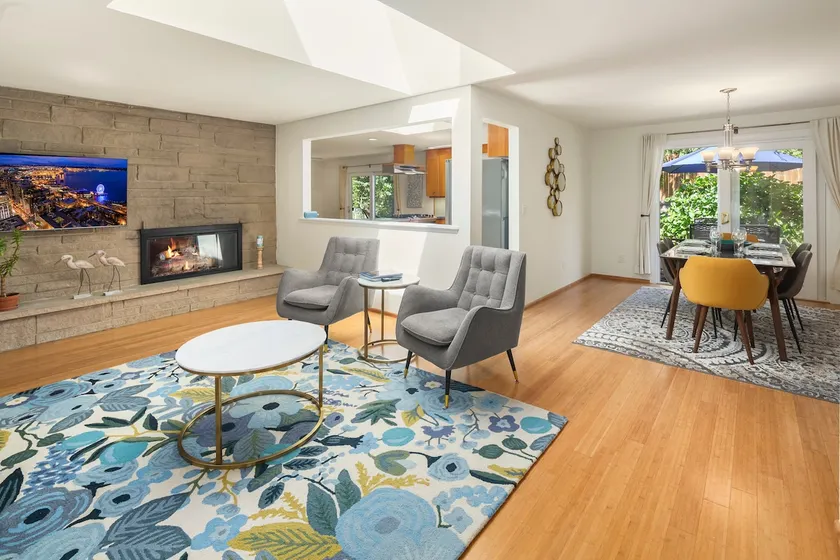 Mid century modern air conditioned retreat with expansive garden - Image 1