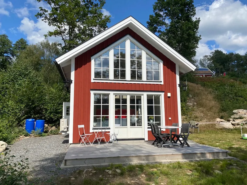 Cottage by the lake. Well-equipped for two people - Image 1