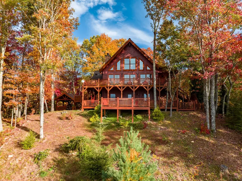 Extraordinary Lodge with Breathtaking Mt. Views - Image 1