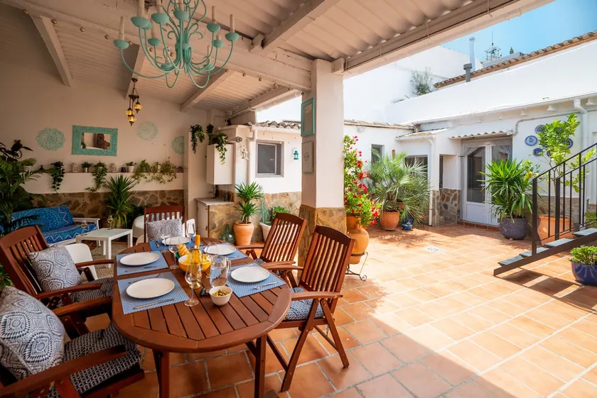 Enjoy relaxing together in this beautiful, spacious and welcoming village home - Image 1