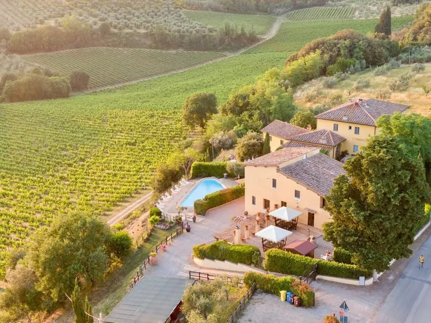 Podere Vergianoni immersed in Chianti with swimming pool - Image 1