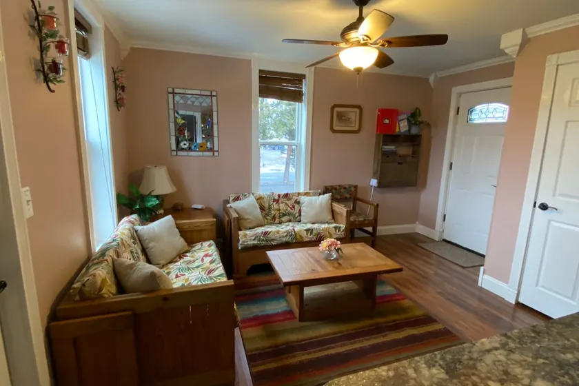 Cheerful Suite-Hidden Charm Suites DwnTwn Mth2Mth - Image 1