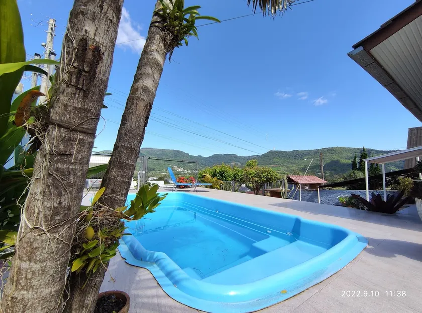 House overlooking Christ the Redeemer and with a swimming pool - Image 1
