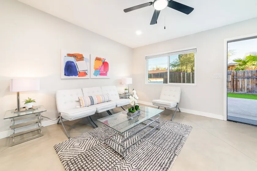 Cozy 2BR Townhome in Central Tucson Wow - Image 1