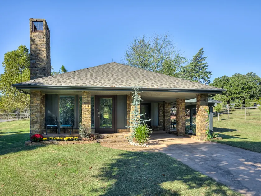 Private Cabin on acreage with pool & tennis court! - Image 1