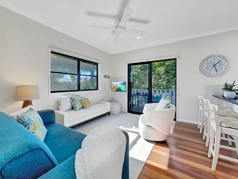 Serene Beachside Apartment - Image 1