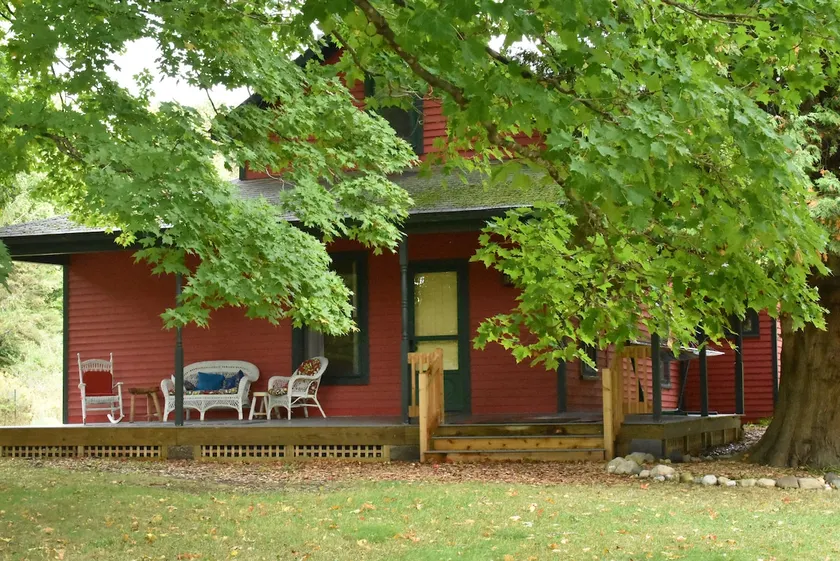 Frankfort Farmhouse, 9 lovely acres - Image 1