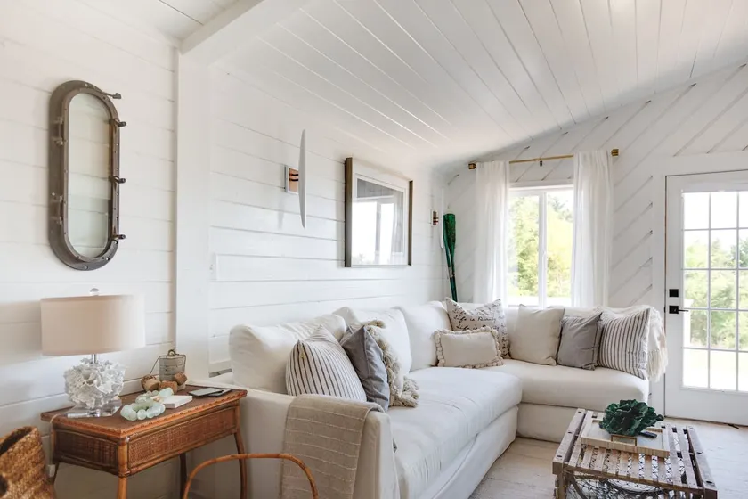 The Emerald Cottage - one block to beach/hot tub - Image 1