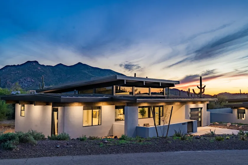 RELAX in this STYLISH CASITA LOCATED IN THE HEART OF CAREFREE, ARIZONA - Image 1
