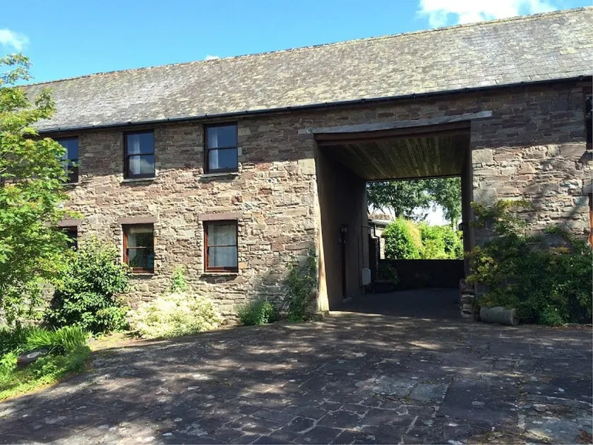 Converted stone barn near hills-full booking - Image 1