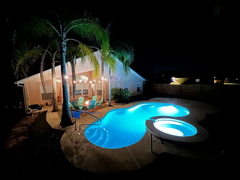 Relaxing Modern 3 br home with HEATED POOL - Image 1