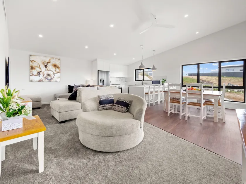 Luxury 5 Bedroom Home - Sentinel Chalet - Snowy Mountains - Jindabyne - Image 1