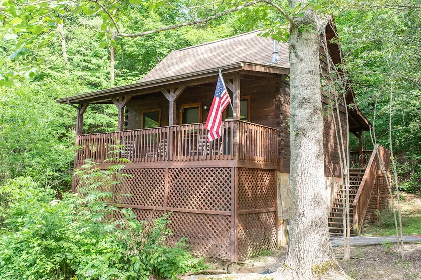 3 minutes to parkway!! Hot tub!! Flat driveway!! - Image 1