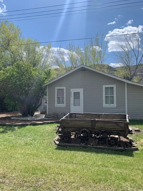 Cute 2 bedroom river front cabin with firepit. - Image 1