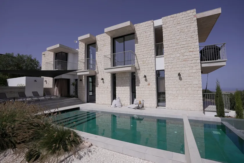 Stylish Villa, Rural Setting, Infinity Pool - Image 1