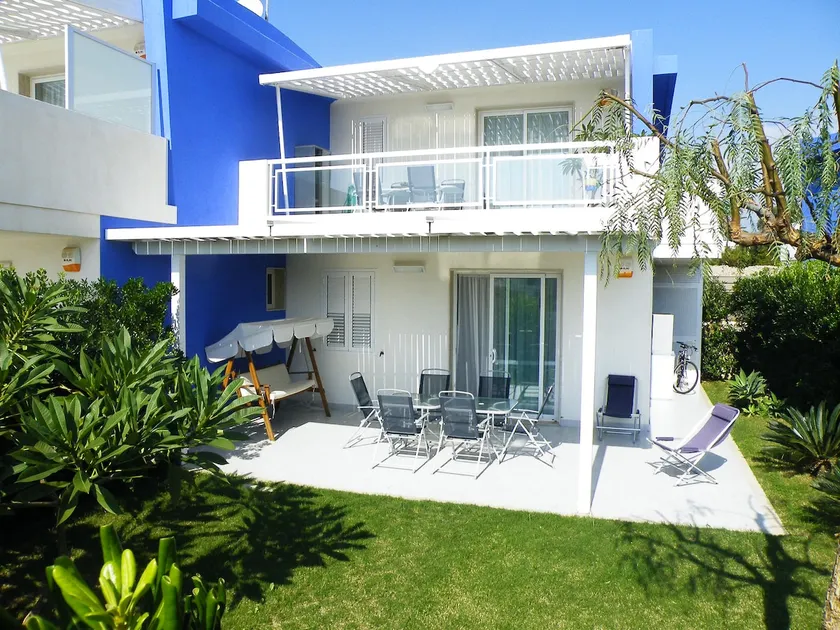 Scirocco, Holiday Home with garden and terrace ,100 mt from the sandy beach - Image 1