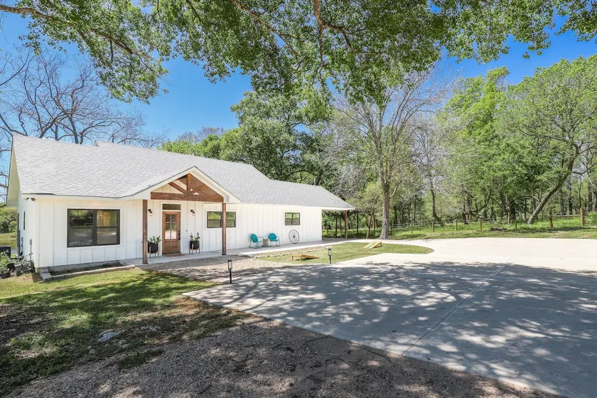 Escape the City | Sleeps 6 | Fishing Pond | Rural - Image 1