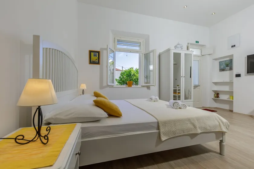 Ivano's Studio Apartments - Image 1