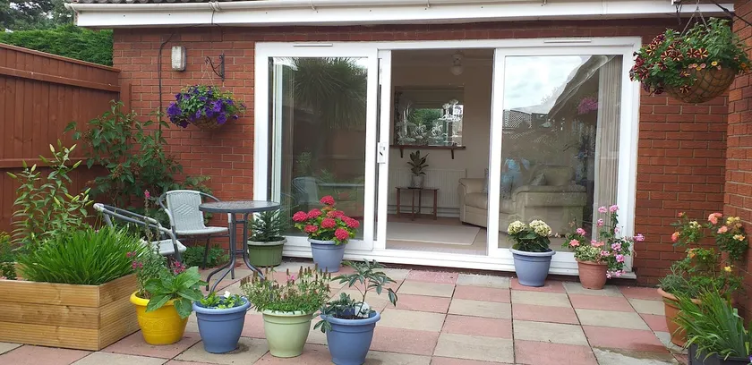 Spacious one bedroom fully self contained annex - Image 1