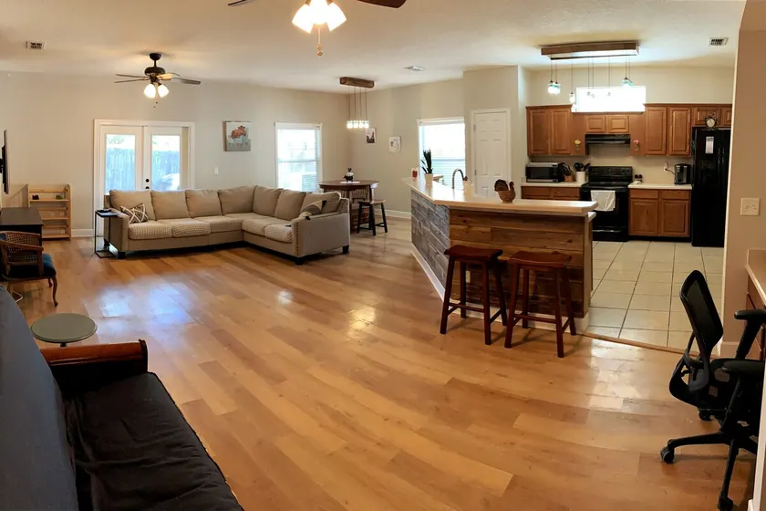 Cozy 3 bedroom house in town, bikes included! - Image 1