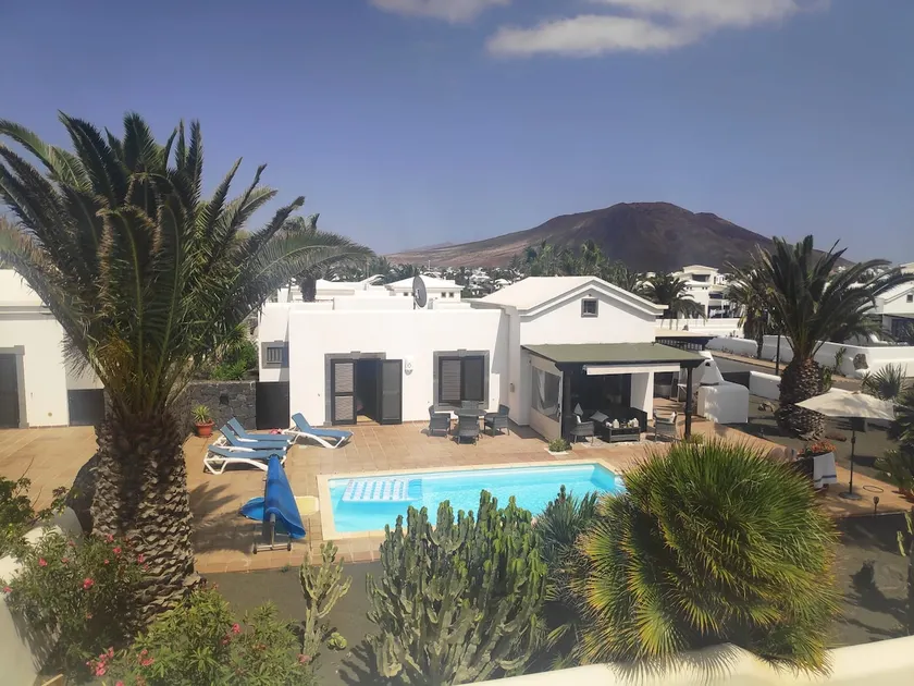Smuk villa med privat pool, se udsigt, gamesroom med poolbord og BBQ - Image 1