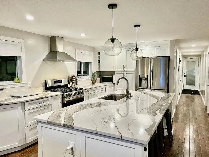 Sea Breeze | 4 Bedroom with Private Beach Access - Image 1