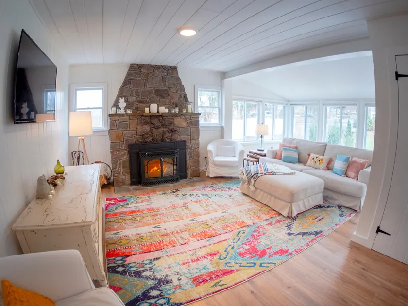 Comfy Warwick Home with Great Outdoor Space - Image 1