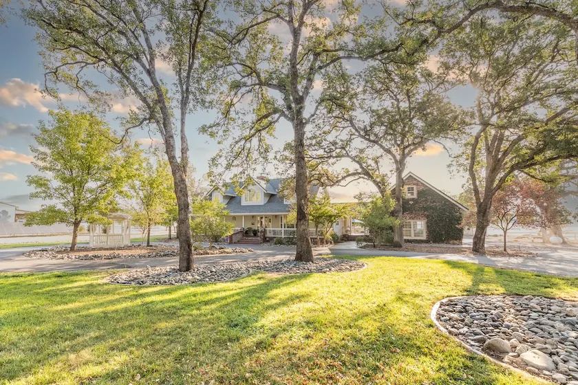 Quail Crossing - private country estate with pool. - Image 1