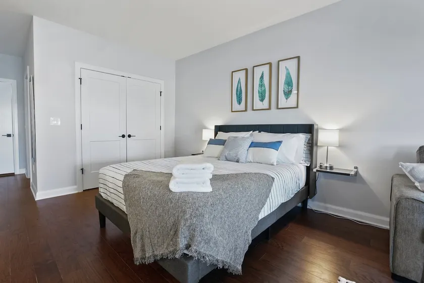 *NEW* Spacious 1st floor loft-walk to restaurants! - Image 1