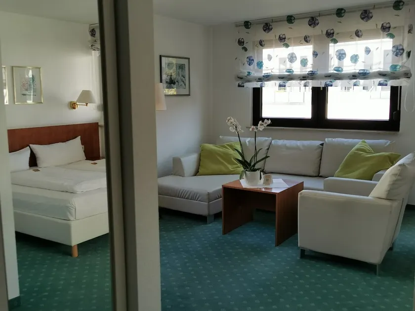 Beautiful serviced apartment 56 with balcony - Image 1