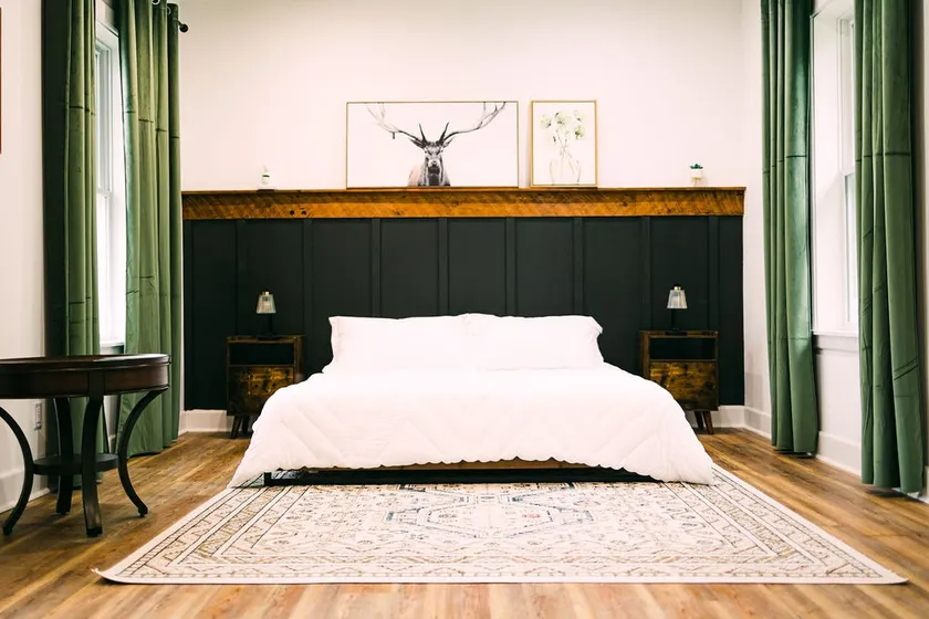 The Brick House 200 -Downtown Historic Luxury Apt - Image 1