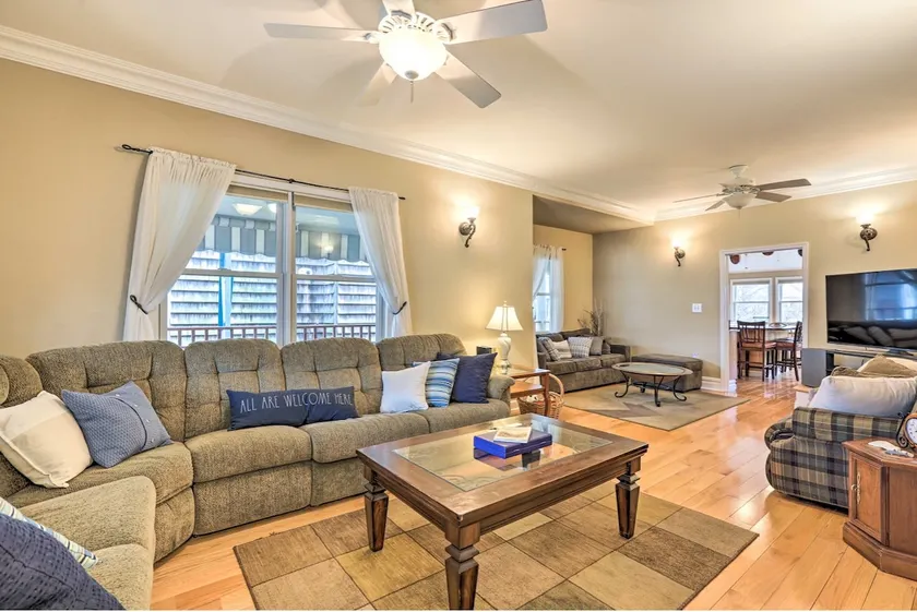 Beautiful Spacious Beach Home, Private Deck & Grill, 5-min to Beach w/ Badges - Image 1