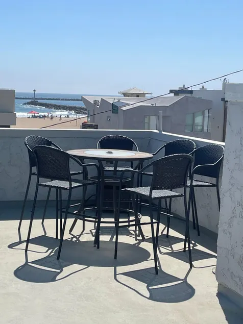 Steps to the Beach with Rooftop Patio View - Image 1