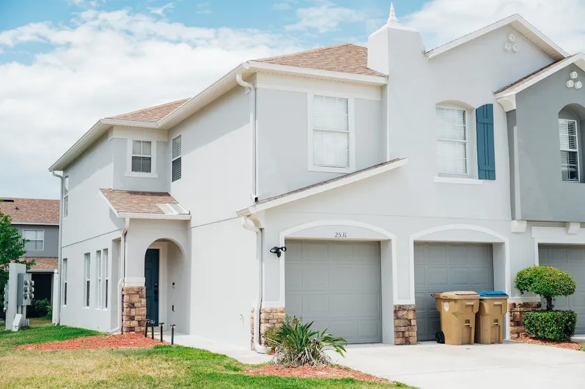 Modern 3-BR Luxury Townhome – Perfect for Families - Image 1
