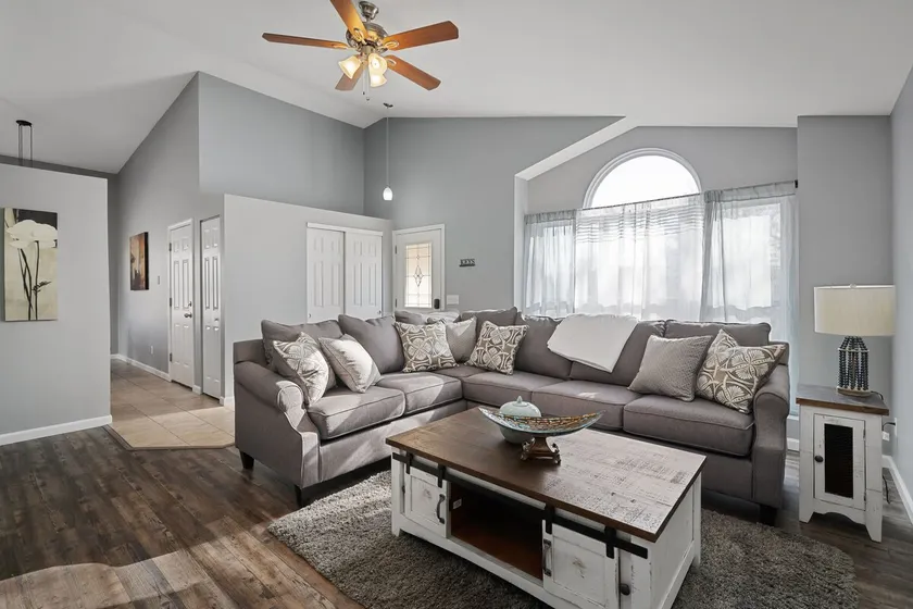 Blair's House in St Peters 4 Bed 2 Bath Sleeps 10 - Image 1
