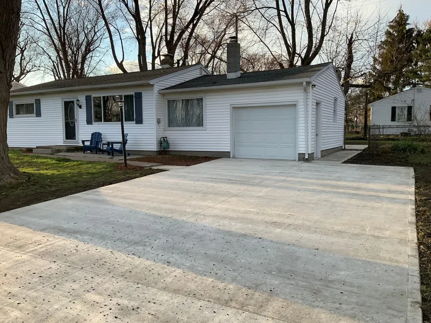 Close to Lake Fun&Boat Parking &Screened in Porch - Image 1