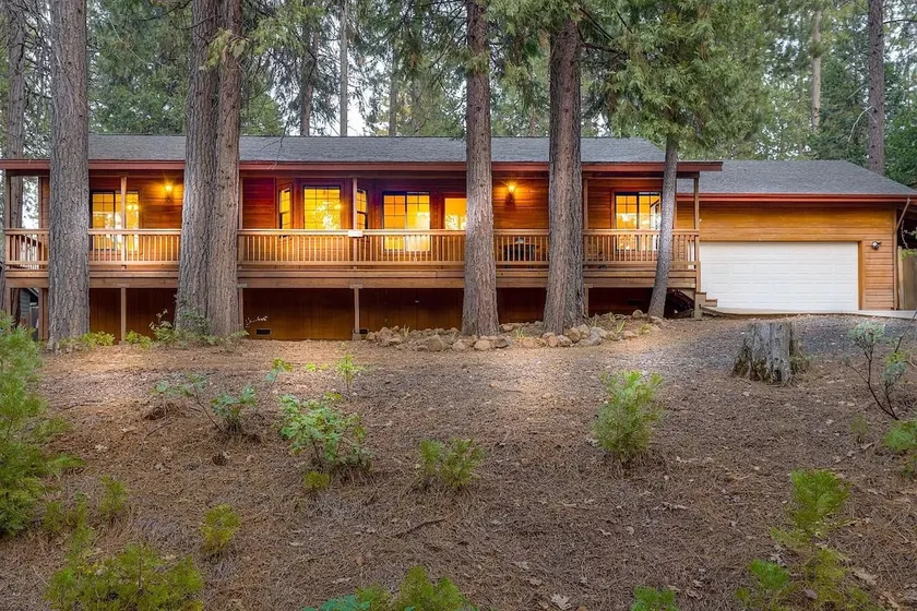 Tranquil Cabin with Nørdik Spa & Private Yard - Image 1