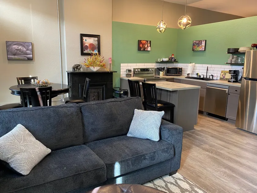 LOVELY one bedroom Gem (Edwards) - Image 1