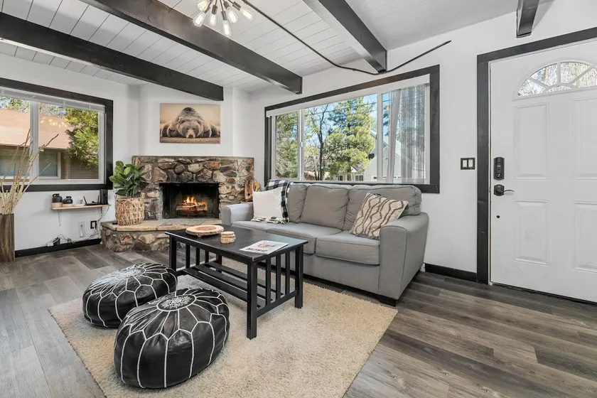 Cozy Modern Spa, AC, BBQ, Firepit - Image 1
