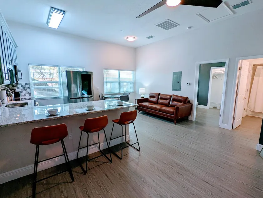 Charming & Bright 1 bedroom near Downtown Lakeland - Image 1