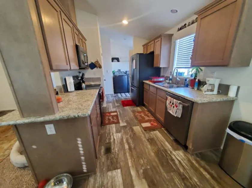 Cheerful 2 bedroom 2 bathroom home in the country. - Image 1