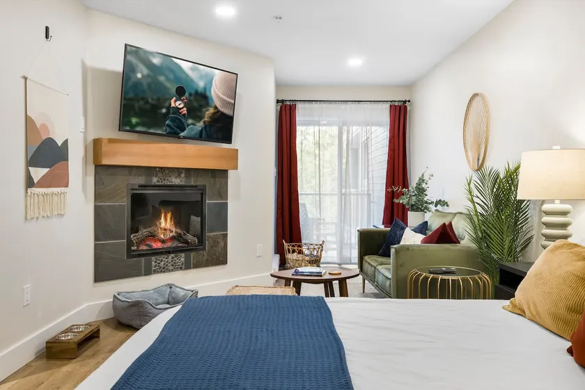 Oceanside King Studio w/ Patio, Amenities & Pet OK - Image 1