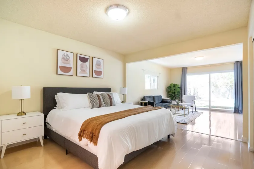 Spacious 5B/3BA w/ Master Suite - 30 Mi from LAX - Image 1