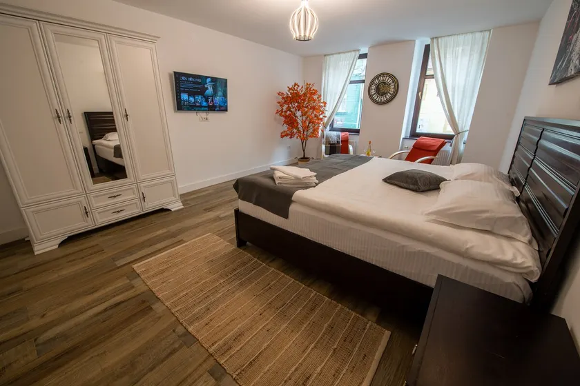 Old Town Suites Brașov - Image 1