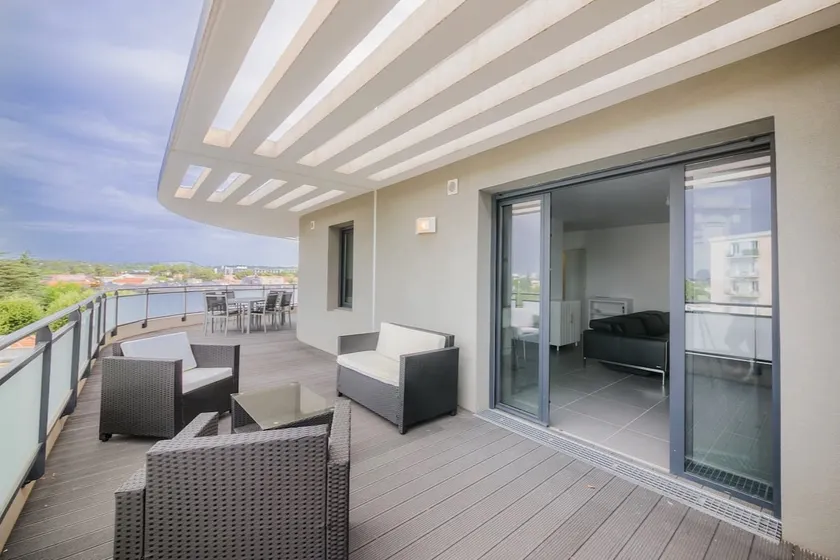 ”Le Roof top 180” Beau T3, Terrasse, Parking - Image 1
