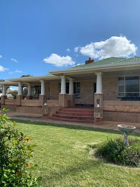 5 Bedroom Country Bungalow - Image 1