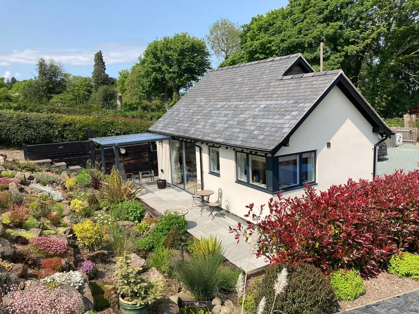 Cosy one bed guest house set in idyllic location - Image 1