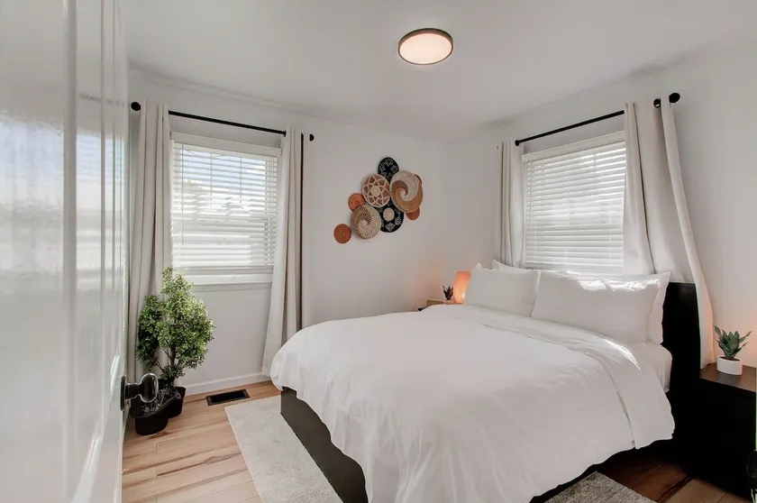 Cozy Clean Urban Indy Home - Image 1