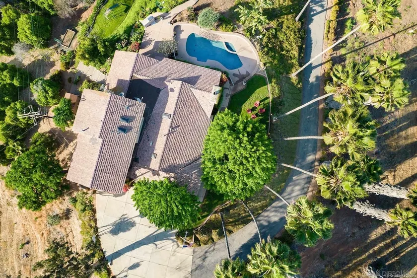 Luxury Orchard Retreat, Private 22 Acres of Nature - Image 1