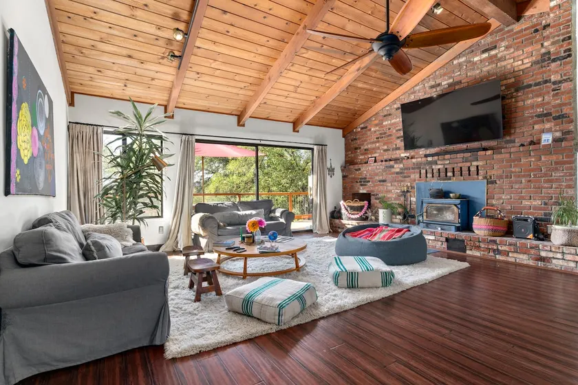 Cozy Lake View 4Bd 2,5Br Retreat in 5 Acres, Hot Tub and more - Image 1